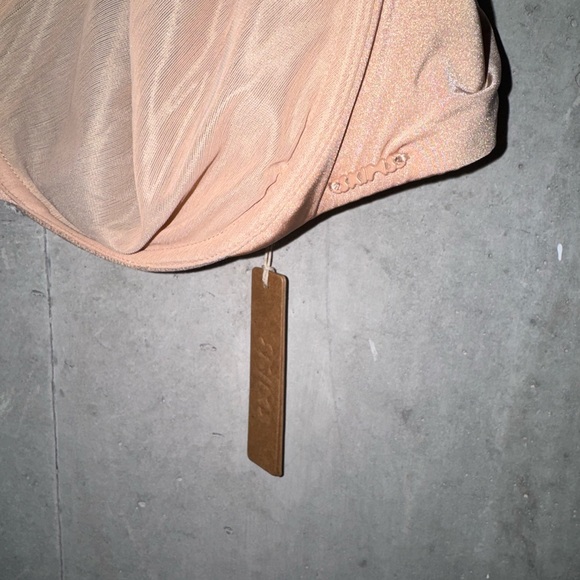 SKIMS no show molded underline demi - Picture 3 of 5